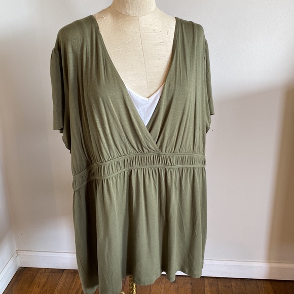 NEW Apt. 9 2X v-neck soft top - Picture 3 of 10